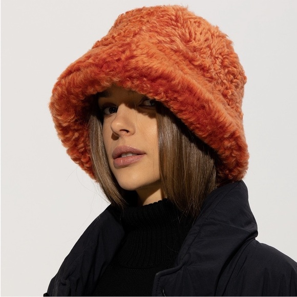 cult gaia Accessories - NWOT CULT GAIA Kumi shearling bucket hat Rouge Orange